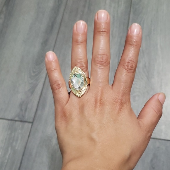 NEW!!BEAUTIFUL RING!!! - Picture 2 of 4